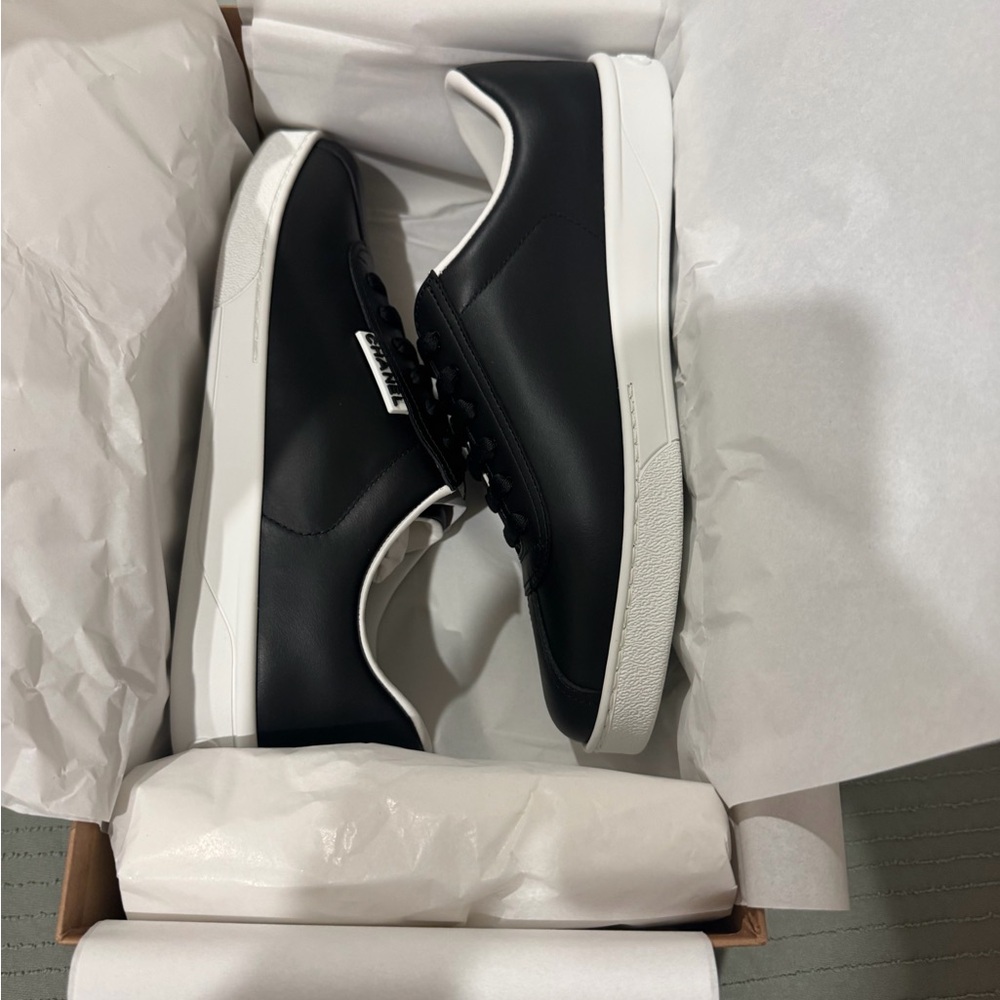 CHANEL Black and White Low-Top Athletic Sneakers - Picture 4 of 4